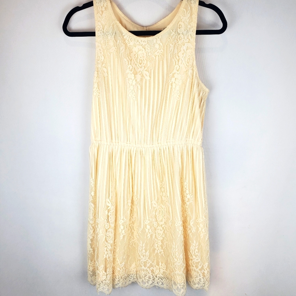Eyeshadow Beige Lace Dress Size L